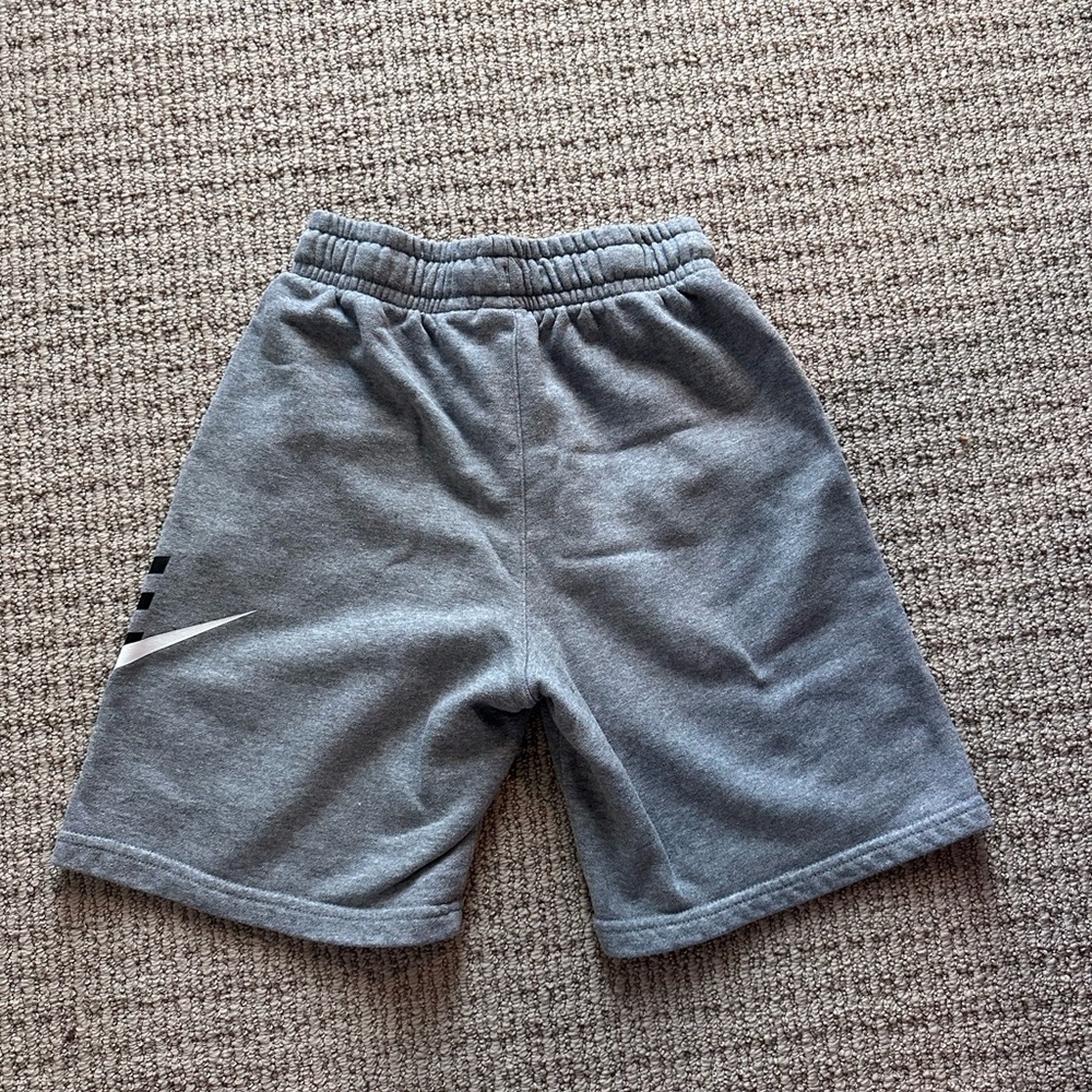 Nike Big Boys Sportswear Club Fleece French Terry Logo Shorts In Grey 10-12T - Picture 2 of 4